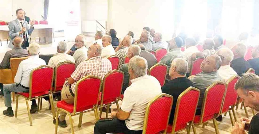 İLÇE TARIM MÜDÜRÜ HASAN YAZ ÇİFTÇİLERE BİLGİLENDİRME TOPLANTISI YAPTI