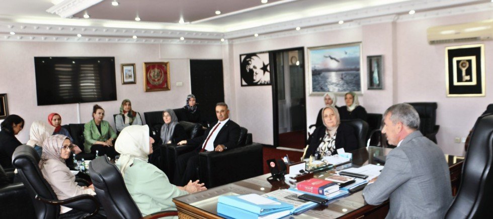 AK PARTİ GENEL MERKEZ KADIN KOLLARI HEYETİNDEN YUNAK BELEDİYESİ’NE ZİYARET