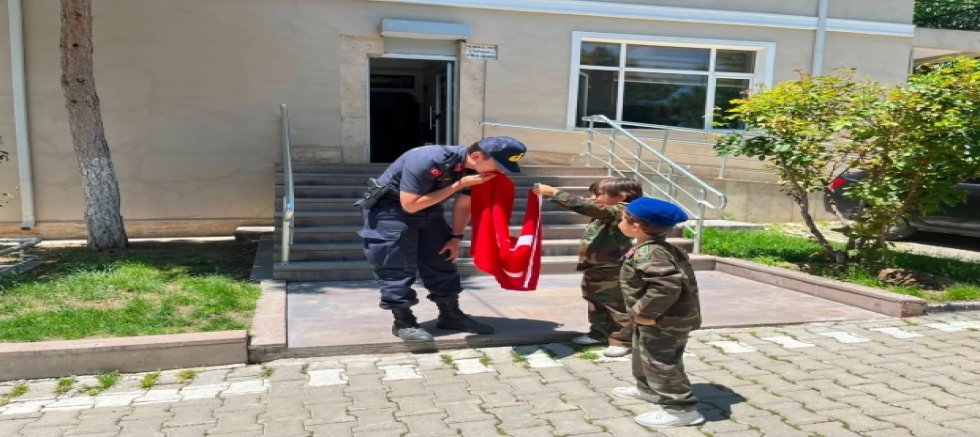 ANAOKULU ÖĞRENCİLERİNDEN JANDARMAYA ZİYARET