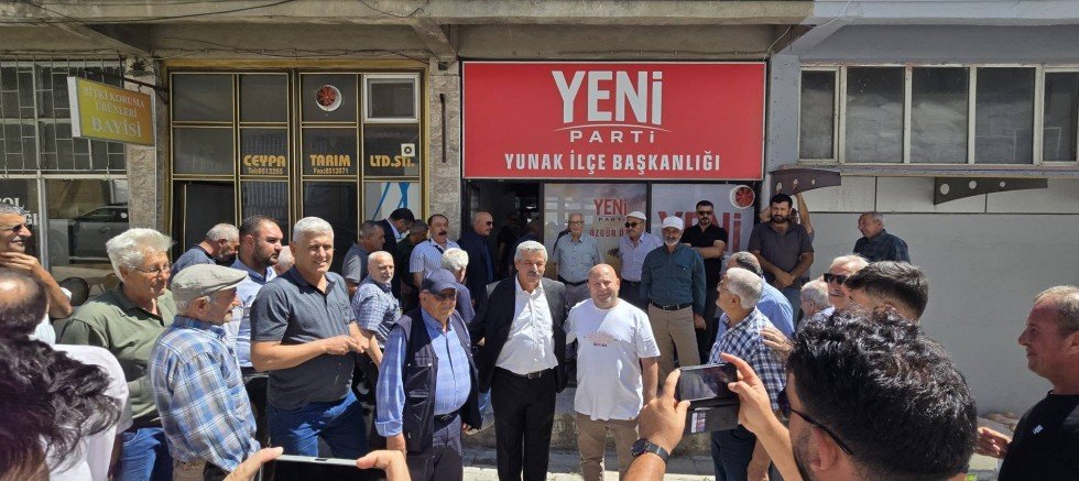 CHP YUNAK İLÇE TEŞKİLATI TOPLU İSTİFA ETTİ, YENİ PARTİ'YE KATILDI