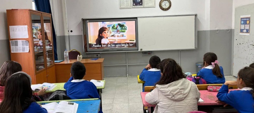 İLÇEDE OKULLARDA İLK DERS 