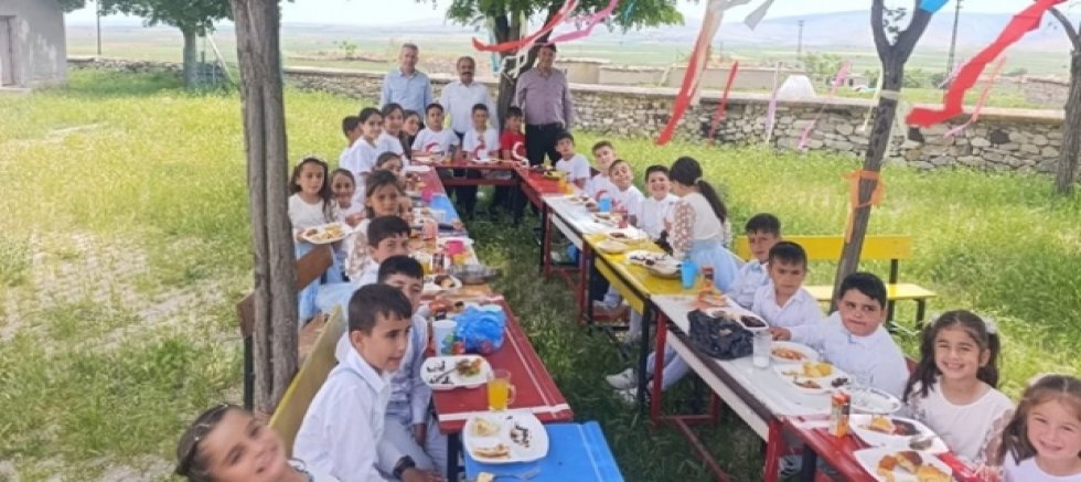 TURGUT İLKOKULU’NDAN BAHAR ŞENLİĞİ