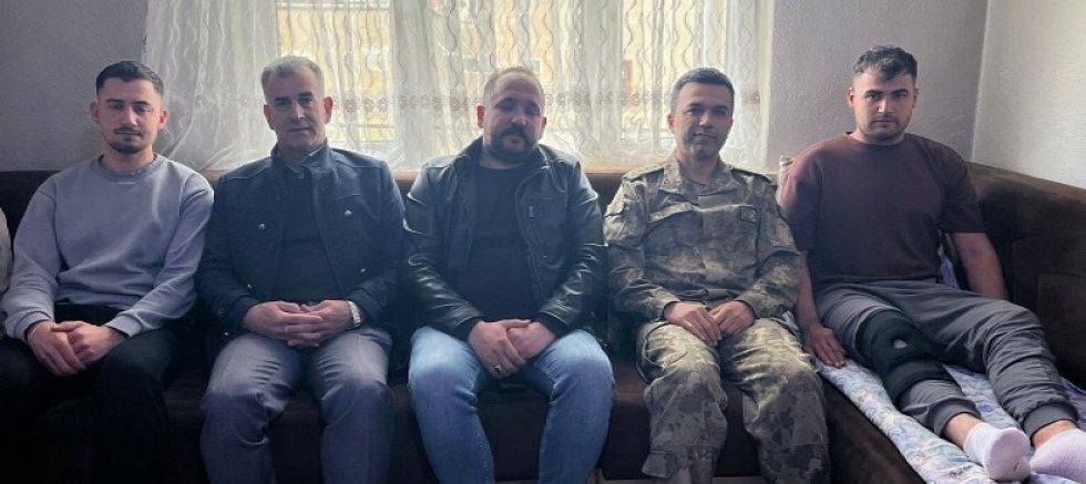 YARALI UZMAN ÇAVUŞA ANLAMLI ZİYARET