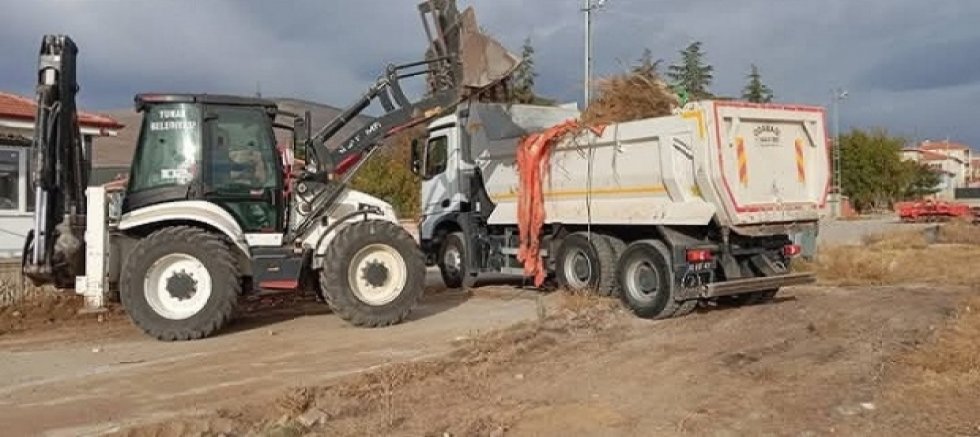 YUNAK FATİH MAHALLESİNDE TARİHİ DÖNÜŞÜM BAŞLADI 20 YILIN BİRİKMİŞ YÜKÜ 2 GÜNDE SİLİNDİ