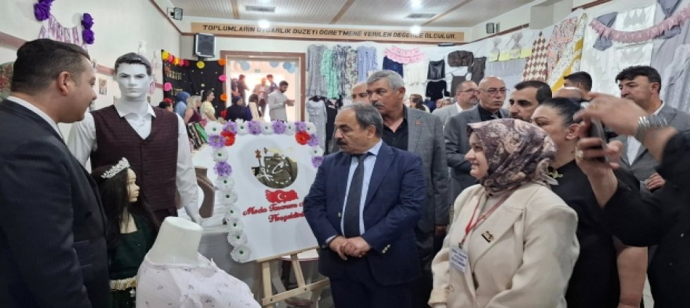 YUNAK HEM'DEN MUHTEŞEM SERGİ