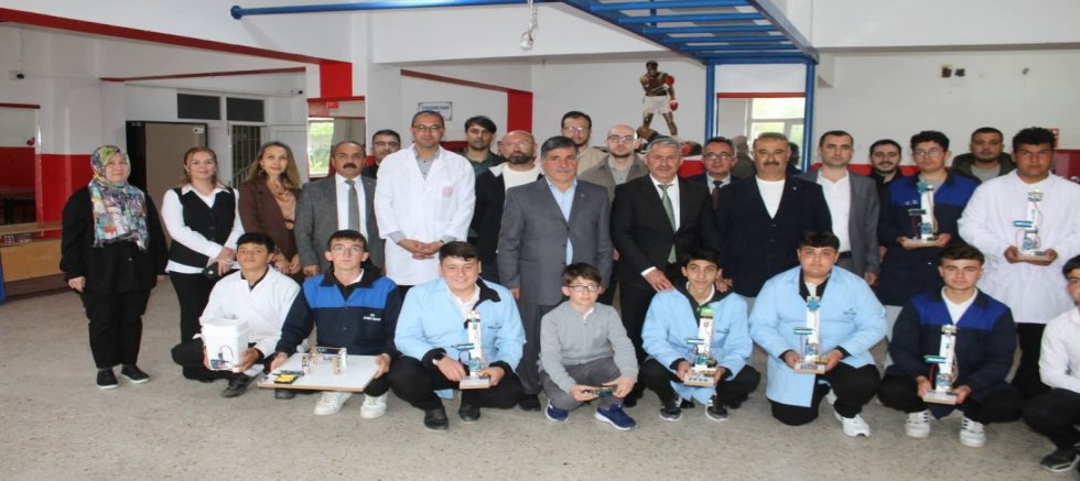 YUNAK'TA DÖRT DÖRTLÜK TÜBİTAK FUARI