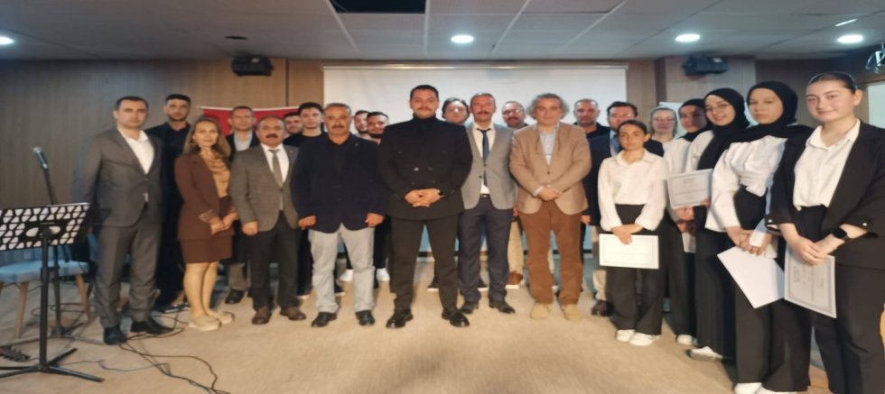 Yunak'ta Gönüllere Dokunan Şiir Dinletisi: *Gönül Heybemizden Süzülenler*