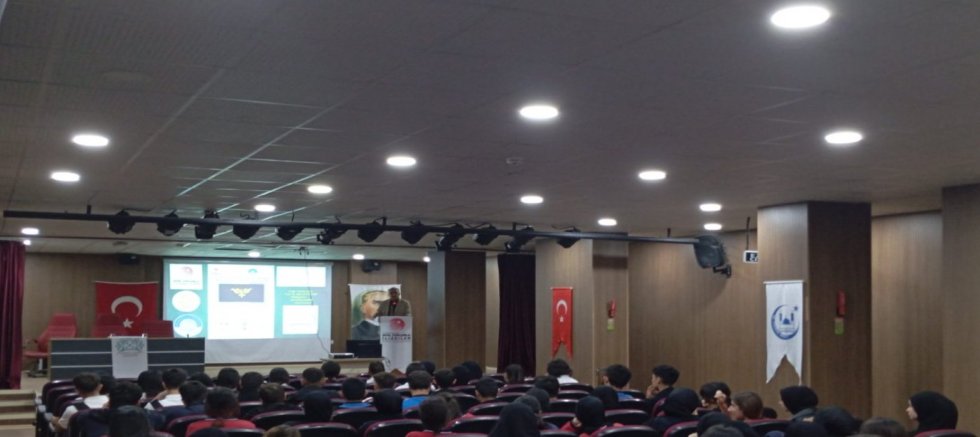 YUNAK'TA İKİ ÖNEMLİ AİLE KONFERANSI