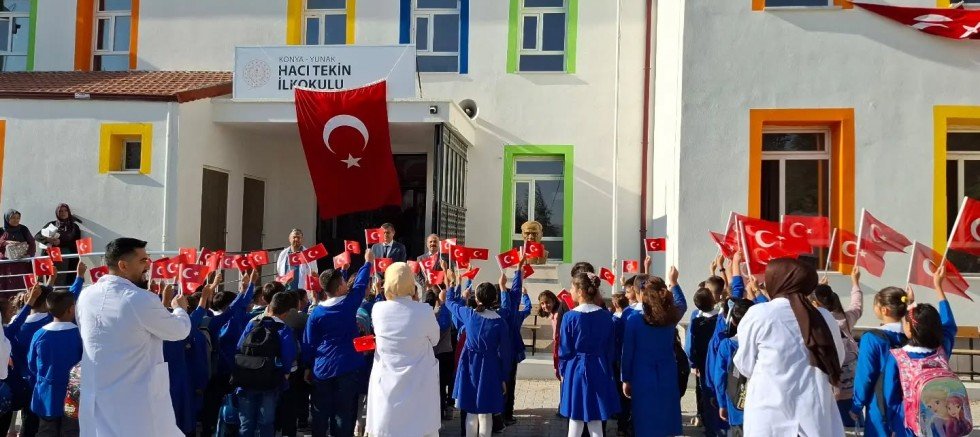 YUNAK'TA İLK DERS ZİLİ ÇALDI