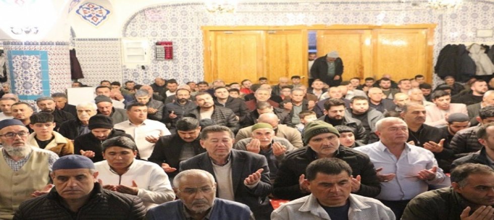 YUNAK'TA KADİR GECESİ DUALARLA İDRAK EDİLDİ