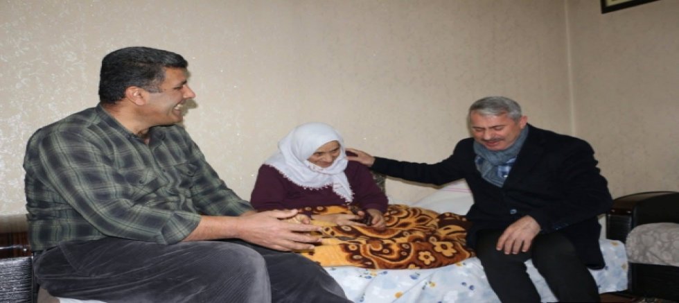 YUNAK’TA KAPILAR DAYANIŞMA İÇİN ÇALINIYOR