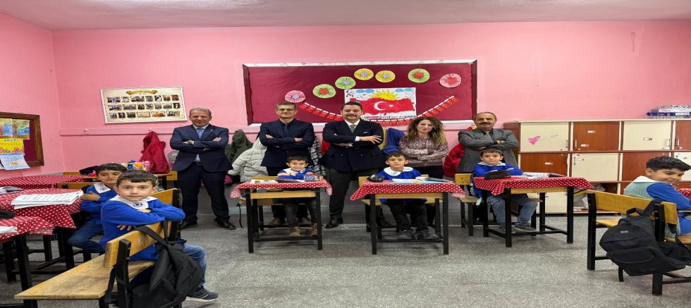 YUNAK'TA KAYMAKAM TAŞAVLI'DAN OKUL ZİYARETLERİ 