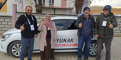 60 YAŞINDA AZMİYLE ÖRNEK OLDU: ÇOCUKLUK HAYALİ OLAN EHLİYETE KAVUŞTU