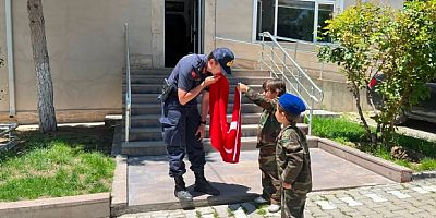 ANAOKULU ÖĞRENCİLERİNDEN JANDARMAYA ZİYARET