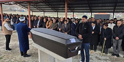 İMAM ,BABASI VE AĞABEYİNİ GÖZYAŞLARIYLA UĞURLADI