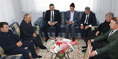 VEFAYLA ANILAN GEÇMİŞ , SAYGIYLA SELAMLANAN GELECEK : YUNAK'TA ÖĞRETMENLER GÜNÜNE YAKIŞIR KUTLAMA