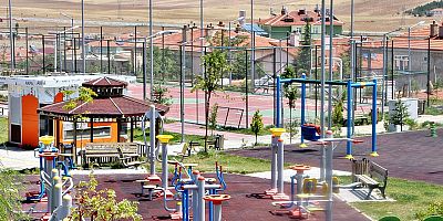 YAZ GÜNLERİNDE PARKLAR ÇOCUKLARI BEKLİYOR 