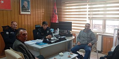 YUNAK’TA GÜVENLİK SEFERBERLİĞİ: İLÇE EMNİYET AMİRİ BALTAOĞLU MUHTARLARLA BİR ARAYA GELDİ