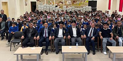 YUNAK’TA ÖĞRENCİLERE “VATAN VE KAHRAMANLIK” SÖYLEŞİSİ DÜZENLENDİ