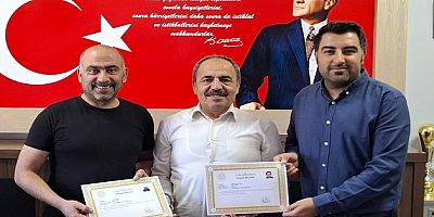 YUNAK’TA ÖĞRETMENLERE BAŞARI BELGESİ TAKDİMİ