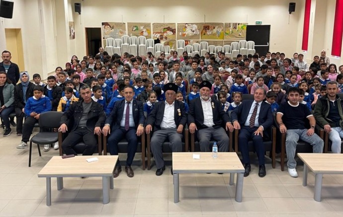 YUNAK’TA ÖĞRENCİLERE “VATAN VE KAHRAMANLIK” SÖYLEŞİSİ DÜZENLENDİ