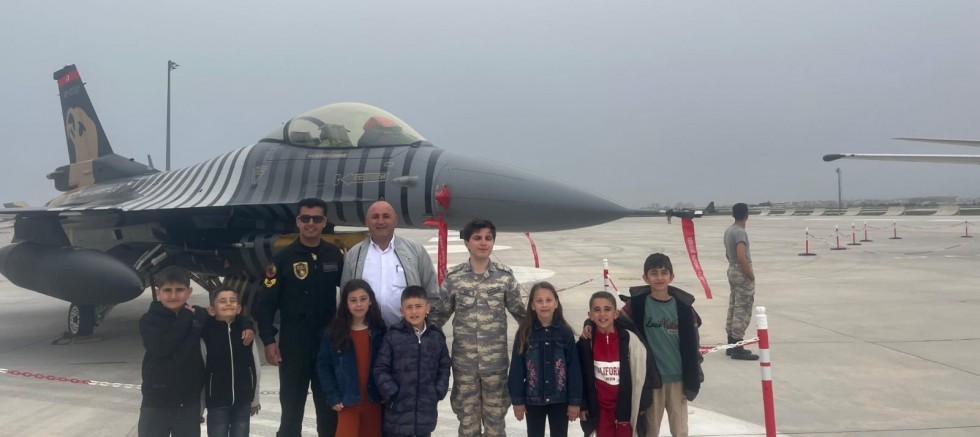 YUNAKLI MUHTAR BAYRAM ÖZTAŞ KÖY OKULU ÖĞRENCİLERİNİ UÇAKLAR VE GÖKYÜZÜYLE BULUŞTURDU